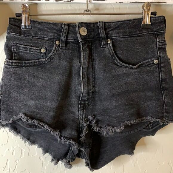 H&m black denim cut off shorts five pockets zipper front 2 inch inseam - Picture 1 of 9